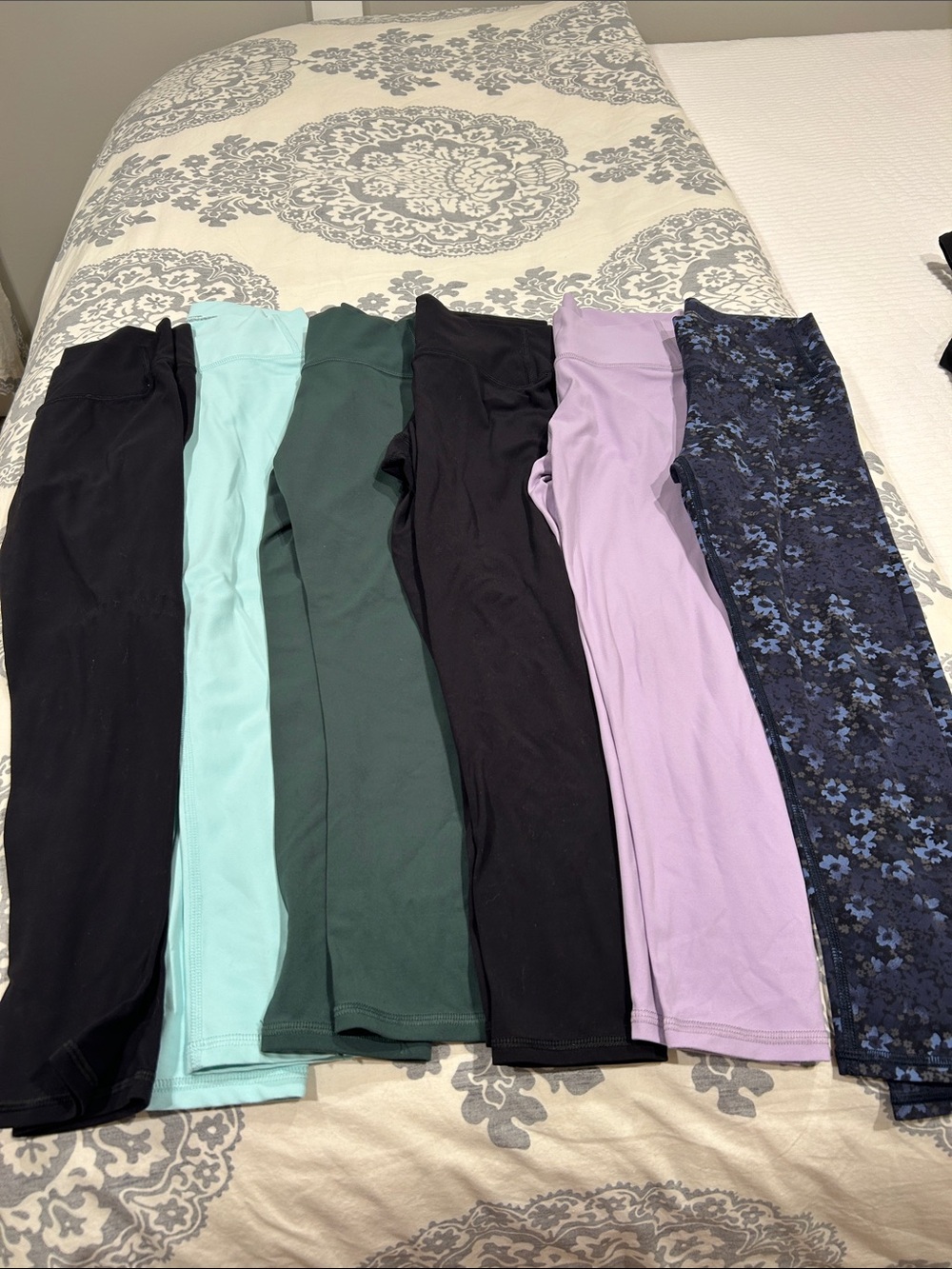 Bundle of 6 All in Motion girls gym leggings. Size small 6/7.